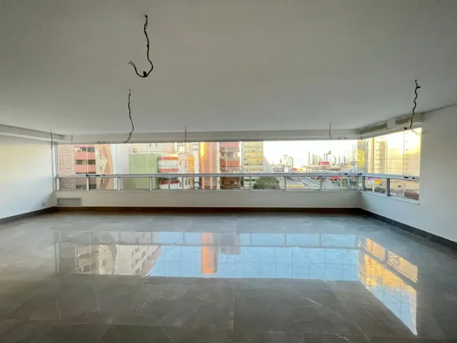Apartamento 4 suítes no Setor Bueno