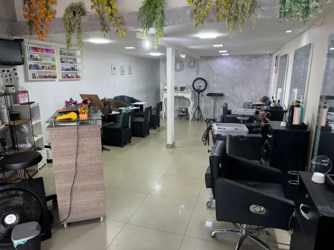OPORTUNIDADE ÚNICA NA PECHINCHA - SALÃO PRONTO E LUCRATIVO 