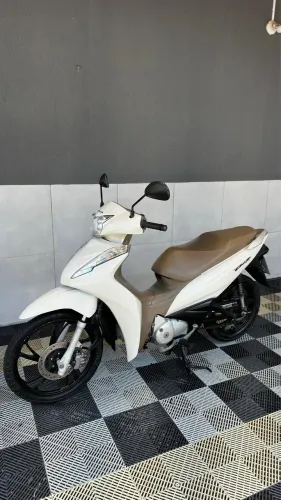 Biz 125 EX branco pérola