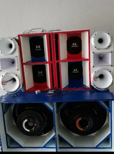 Som automotivo completo. só não vai o rak móvel.