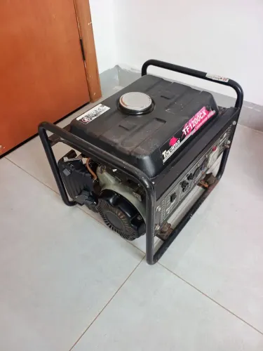 Gerador De Energia usado A Gasolina Toyama TF1200CX 1200W - Excelente Estado