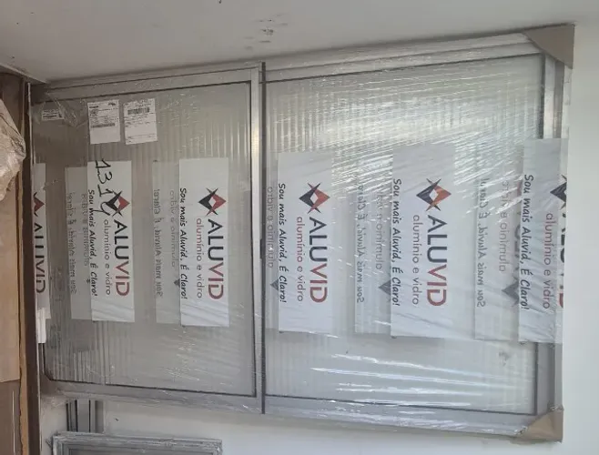 Janela de correr Slim de Alumínio 2 Folhas 150x100cm vidro canelado