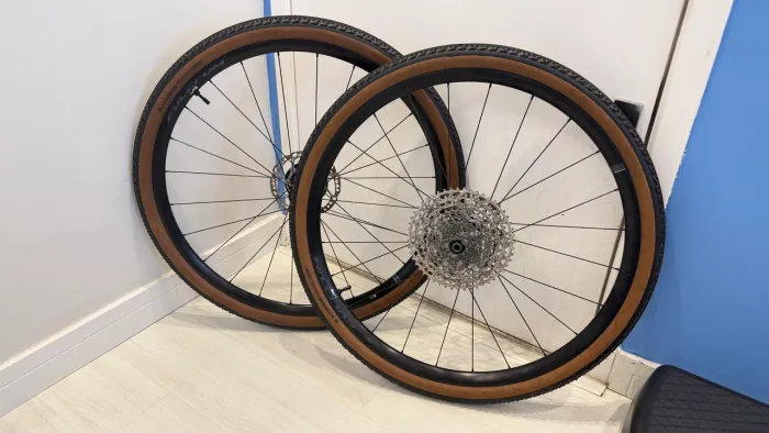 Rodas Fulcrum Lite Tubeless + Pneu 700x40c