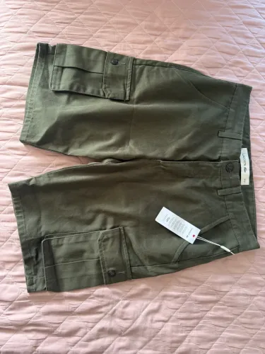 Bermuda cargo verde militar 
