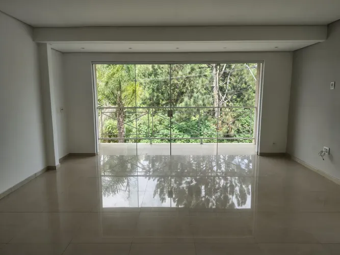 Alugue uma Casa em Cotia com Conforto e Comodidade!