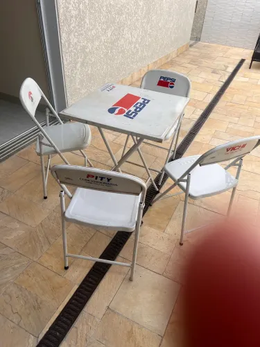 Mesa de bar com 4 cadeiras