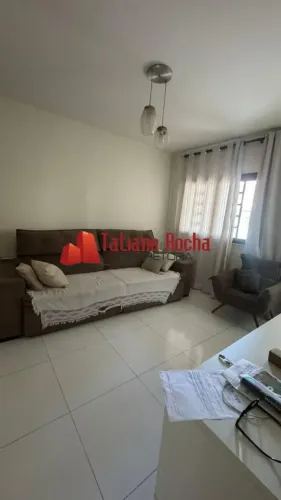 Vendo excelente casa no Condomínio Village Saint Vicent