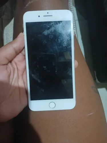 IPhone para vender 8 Plus para retirada de peças obs:bateria nova 