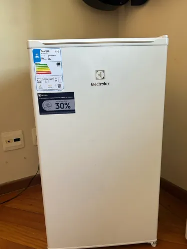 Frigobar Electrolux 90L