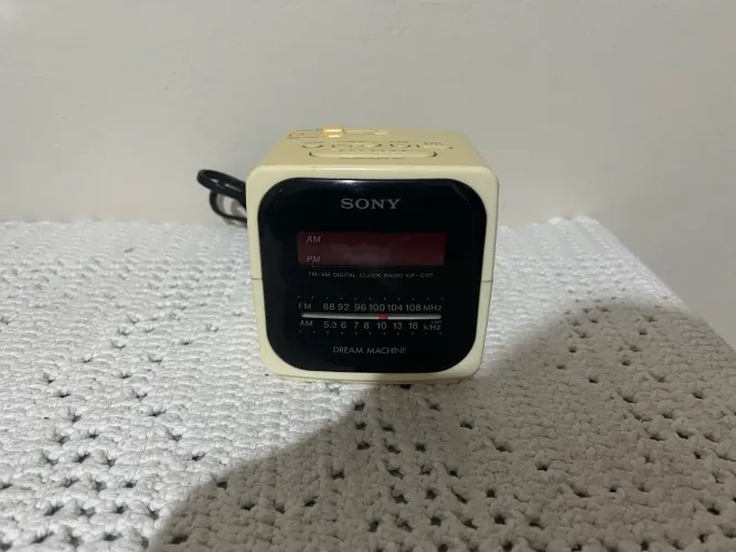 Rádio Relógio Sony - Dream Machine