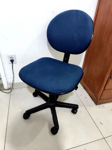 CADEIRA GIRATÓRIA EM ÓTIMO ESTADO