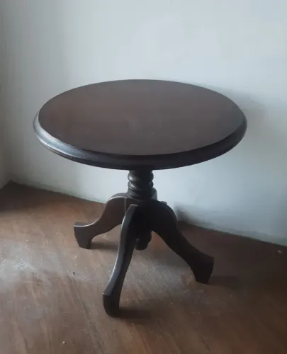 Mesinha lateral antiga em madeira de lei maciça 60cm diâmetro