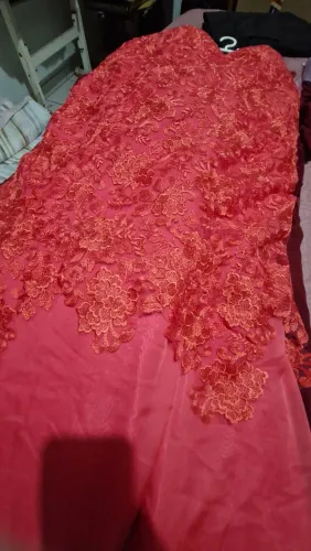 VESTIDO LONGO VERMELHO BORDADO EM RENDA - ELEGANTE E SOFISTICADO