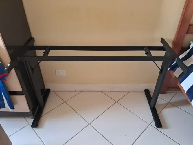 Mesa gamer 1,40 metros sem tampo ( Leia a legenda !!! ) 