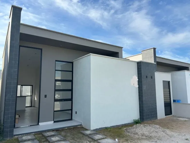 Casa em Condomínio Fechado no SIM - 3 Quartos (1 Suíte)