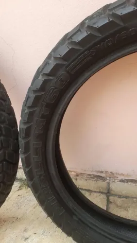 Par de pneus Honda Bros