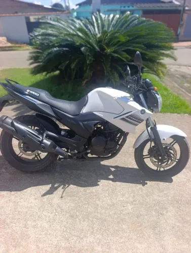 FAZER 250, MERCOSUL, BEM CONSERVADA, FINANCIA e PASSA CARTÃO... SÓ TRANSFERIR
