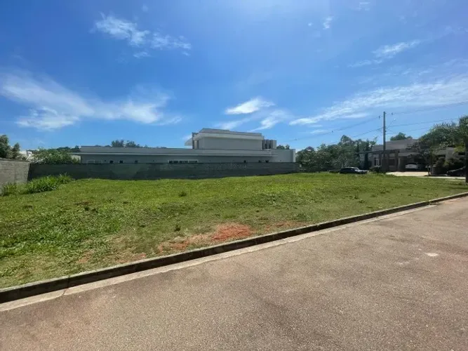 Terreno de esquina no Reserva de São Carlos com 780m² e totalmente plano