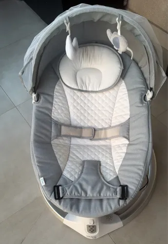 Vendo uma cadeira de descanso e balanço bebê elétrica