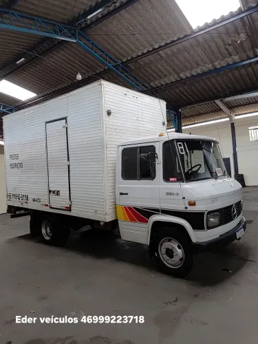 Mercedes 608 baú 3/4