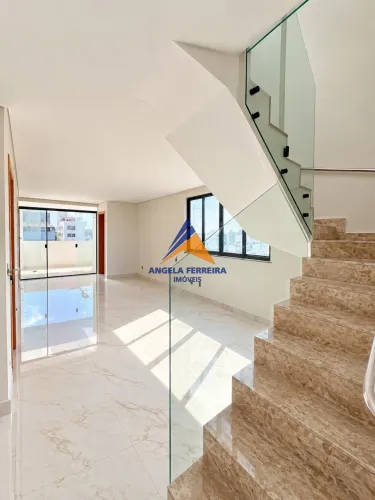 LOCAÇÃO! Cobertura com 5 quartos, 3 suítes, 4 vagas, 250mts no Bairro Castelo.