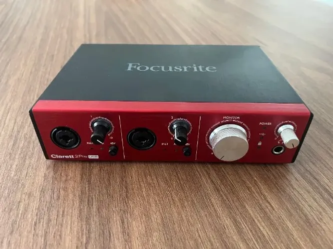 Interface de Áudio Focusrite Clarret 2 Pre Usb com circuito analógico (Top de linha)