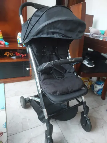 Vendo Carrinho de Bebê ZAP Metal Prata Burigotto Compacto e Dobrável.