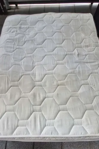 Cama casal com colchão