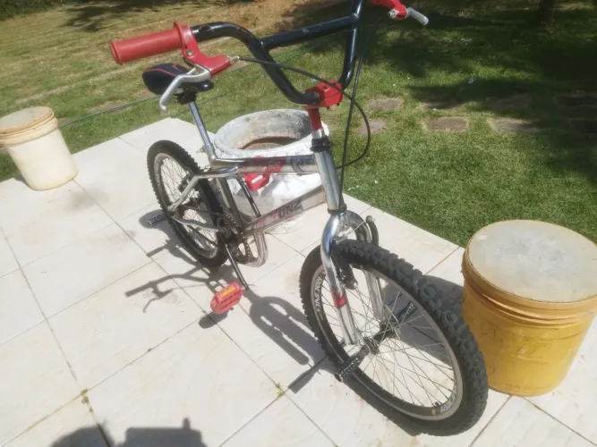 Bicicleta estilo BMX