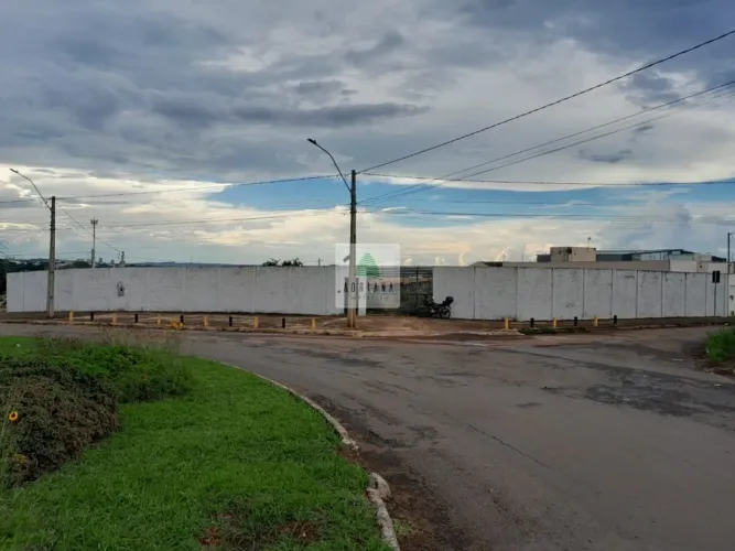 Aluguel &Aacute;rea Toda Murada Com Agua e Energia