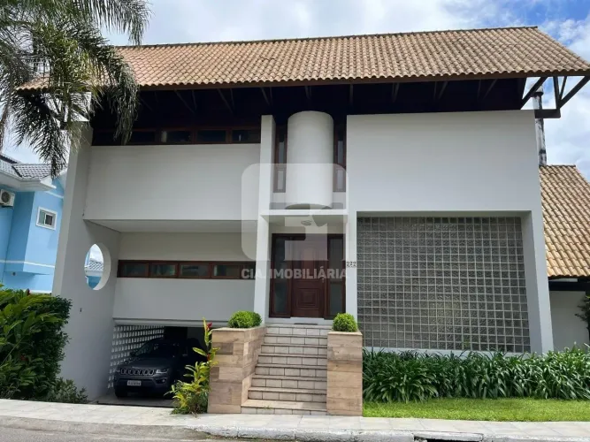 Casa 3 dormitórios em condomínio fechado em Cacupé
