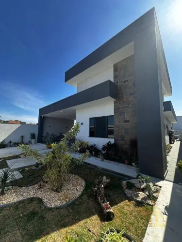 Belíssima Casa em Condomínio Fechado com Piscina e Área Gourmet Privativa!