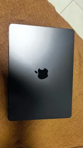 MacBook m2, novo sem detalhes, bateria com 154 ciclos 