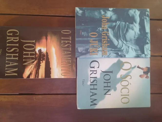 Kit com 3 livros de John Grisham