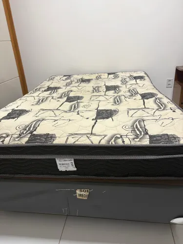 CAMA BOX EM PERFEITO ESTADO