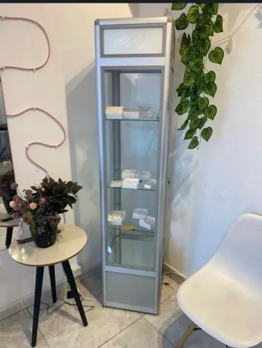 Vitrine expositora de joias em geral