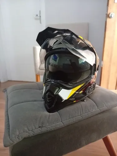 Vendo 2 capacete marca helt numeração 58 e ebf nm 60 valor 400 RS 