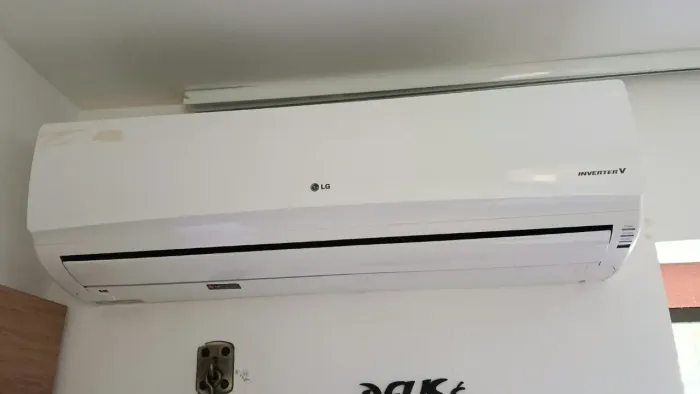 Ar-condicionado, capacidade de 18.000BTU, Marca LG, em perfeito estado de uso