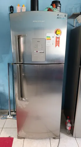 Vende-se: Geladeira Brastemp Frost Free.
