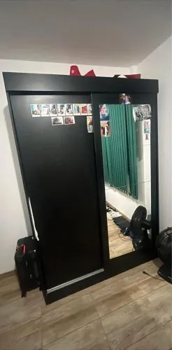 Vende roupeiro