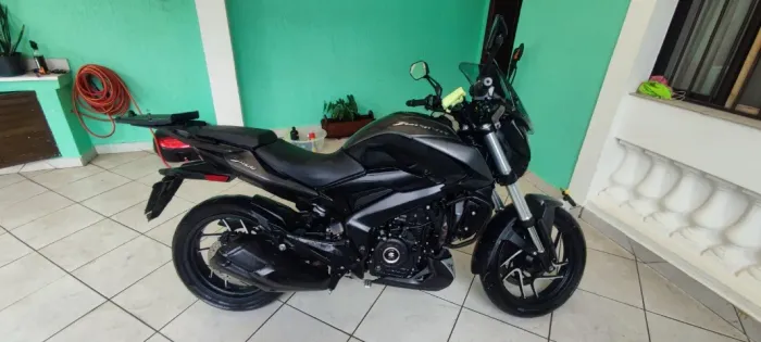BAJAJ DOMINAR 400 (2025) - Impecável / Motor Novo (1.8k km) na Garantia Marello + Bateria