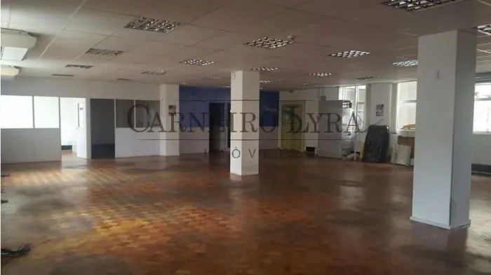 Conjunto à venda e para aluguel com 212m² na Praça da República.