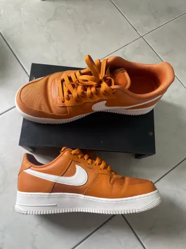 NIKE AIR FORCE 1