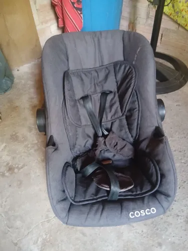 Uma cadeirinha de bebê