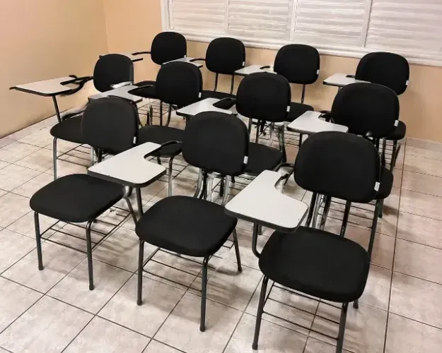 Kit 10 Cadeiras Milla Universitárias Secretária Porta Livros