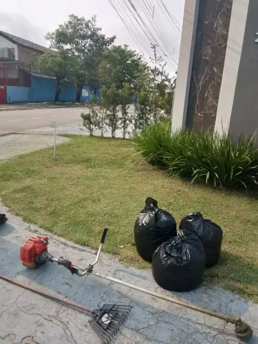 Limpeza de jardim Roçamos seu terreno lotes e chácaras