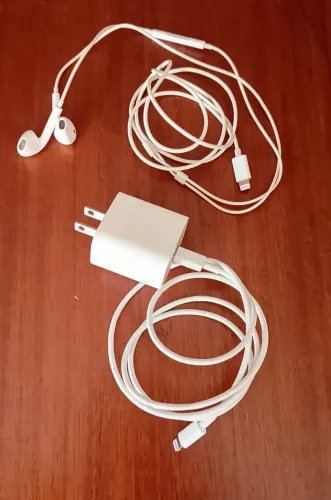 Carregandor turbo e fone original Apple