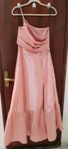 Vestido de cetim rosa