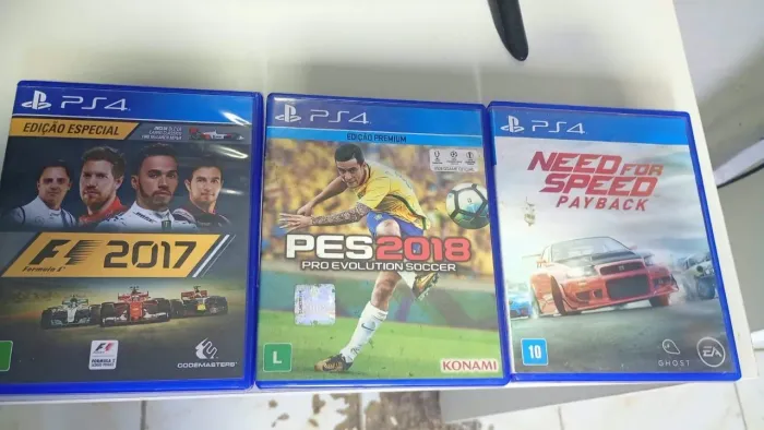 Lote de Jogos PS4 - FIFA 18, F1 2017 e Need for Speed Payback (Mídia Física)