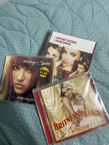 Britney Spears - Circus Europa, Baby one more time e coletânea